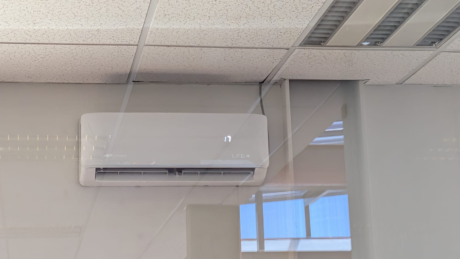 Instalación de aire acondicionado tipo minisplit